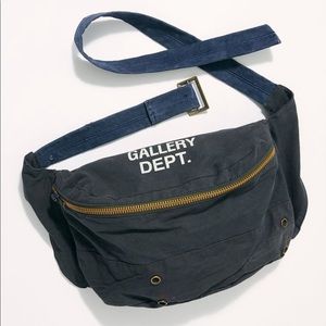 NEW GALLERY DEPARTMENT TRAVEL SACK SLING BAG